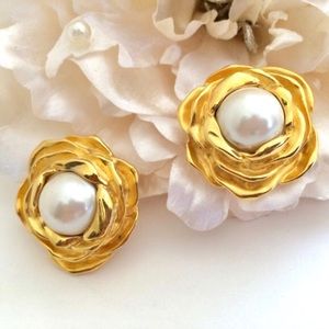 GIVENCHY Runway Couture Flower Pearl Earrings RARE
